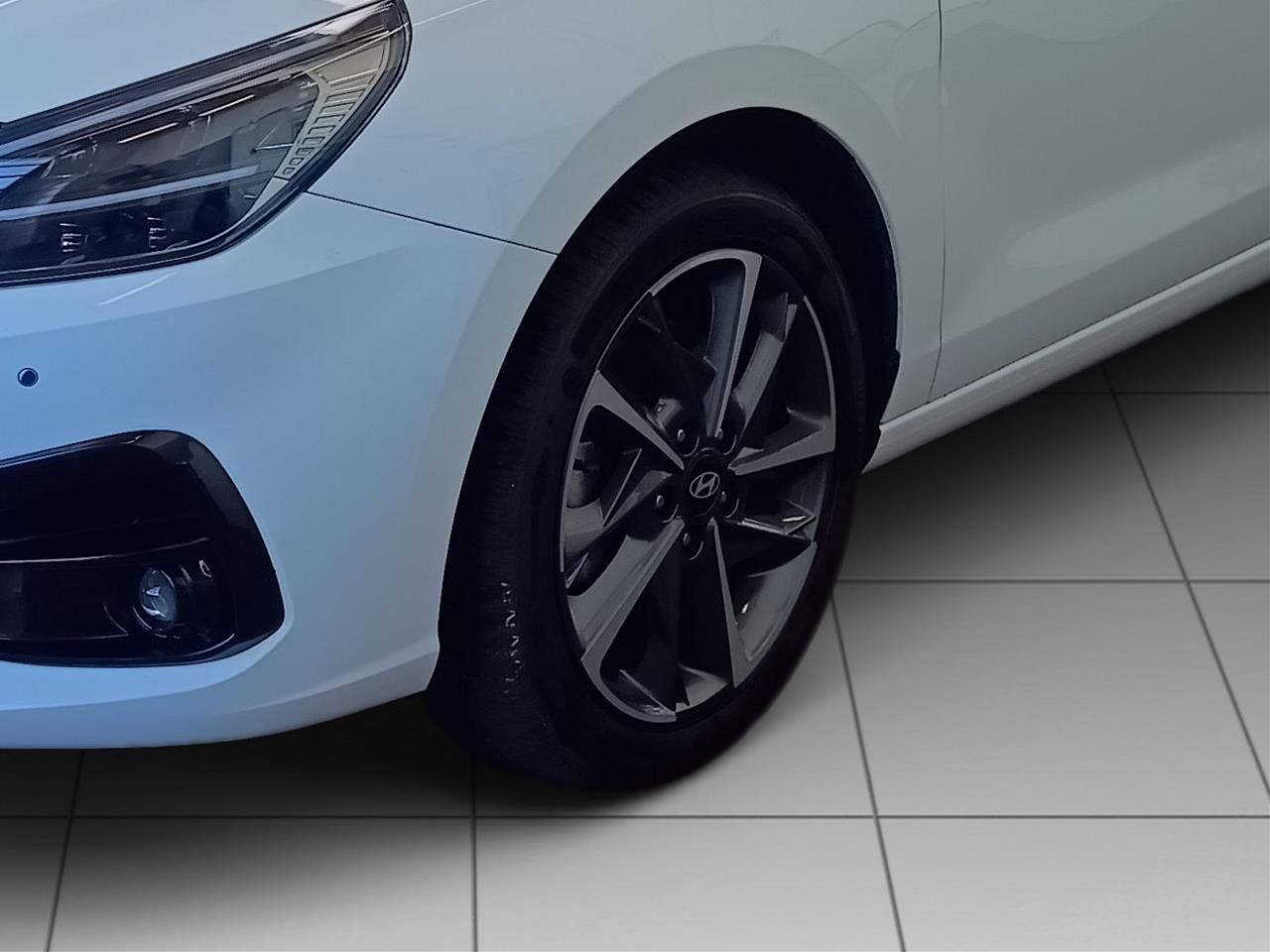 Fahrzeugabbildung Hyundai i30 1.5T DCT ADVANTAGE LED*SHZ*LHZ*NAV*USB*CARPL