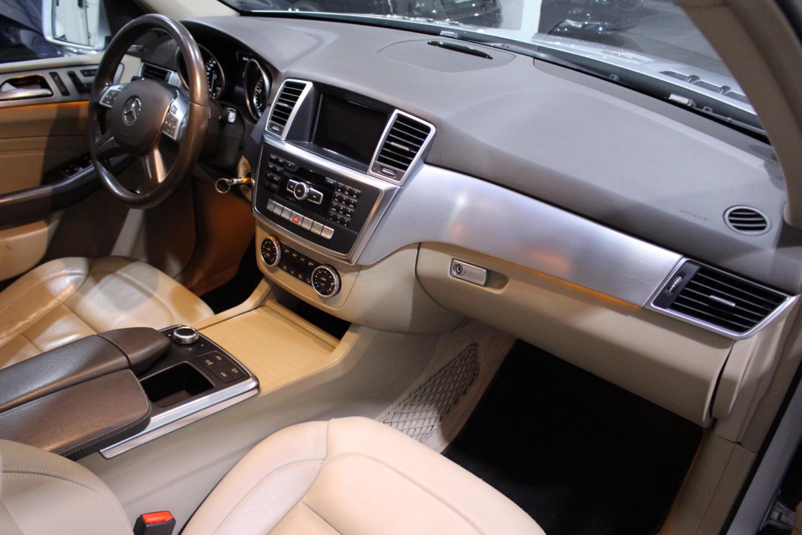 Mercedes-Benz ML 350 CDI AMG BT ILS Pano STHZG H&K AHK Tempo
