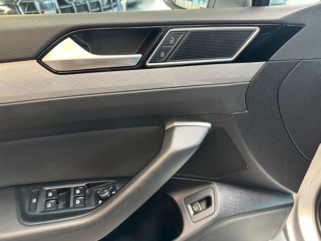 Volkswagen Passat *KEYLESS*ACC*AHK*NAV*3-ZONEN*LED*