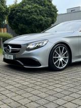 Mercedes-Benz S 63 AMG 4MATIC Coupé AMG - graue Mercedes-Benz S 63 AMG