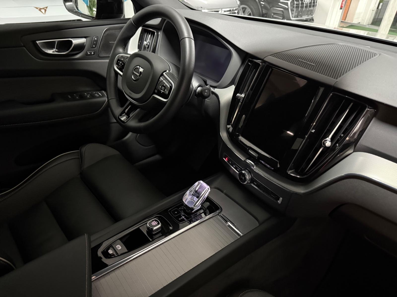 Volvo XC60 B5 Plus Dark AWD H&K Sound Assist AppCar360, миниатюра 11