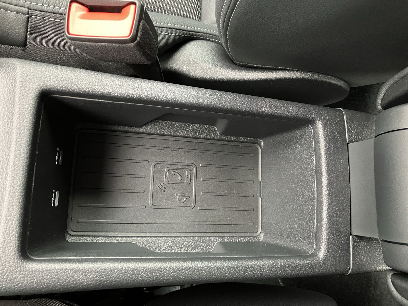 Fahrzeugabbildung Audi Q2 35 TFSI S-line S-tronic LED AHK AVC GRA PDC S