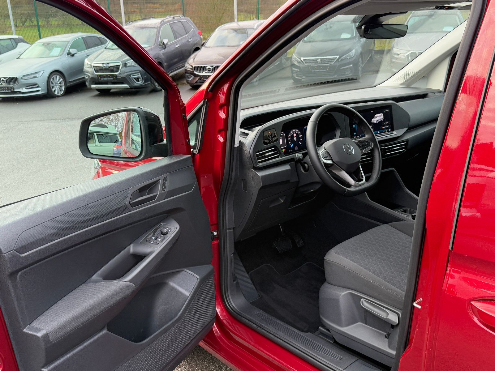 Fahrzeugabbildung Volkswagen Caddy Life TDI DSG DAB GRA Navi SHZ PDC Vorb.AHK