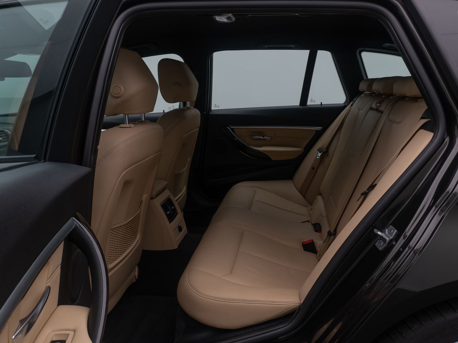 Fahrzeugabbildung BMW 320d SportLine Kamera HiFi NaviPro Alarm Komfort