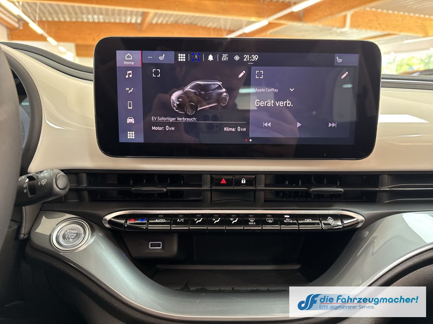 Fahrzeugabbildung Fiat 500 e Apple CarPlay Android Auto Klimaautom Fah