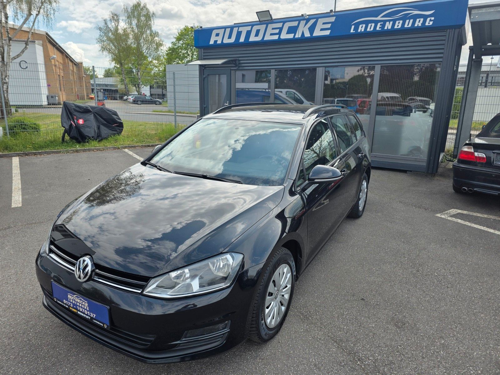 Volkswagen Golf - 1