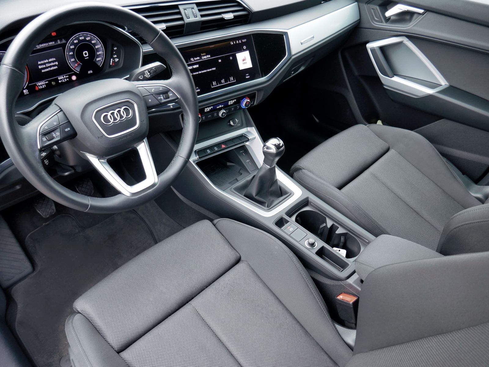 Fahrzeugabbildung Audi Q3 35 Advanced 2.0 TDI | LED AHK PDC Navi