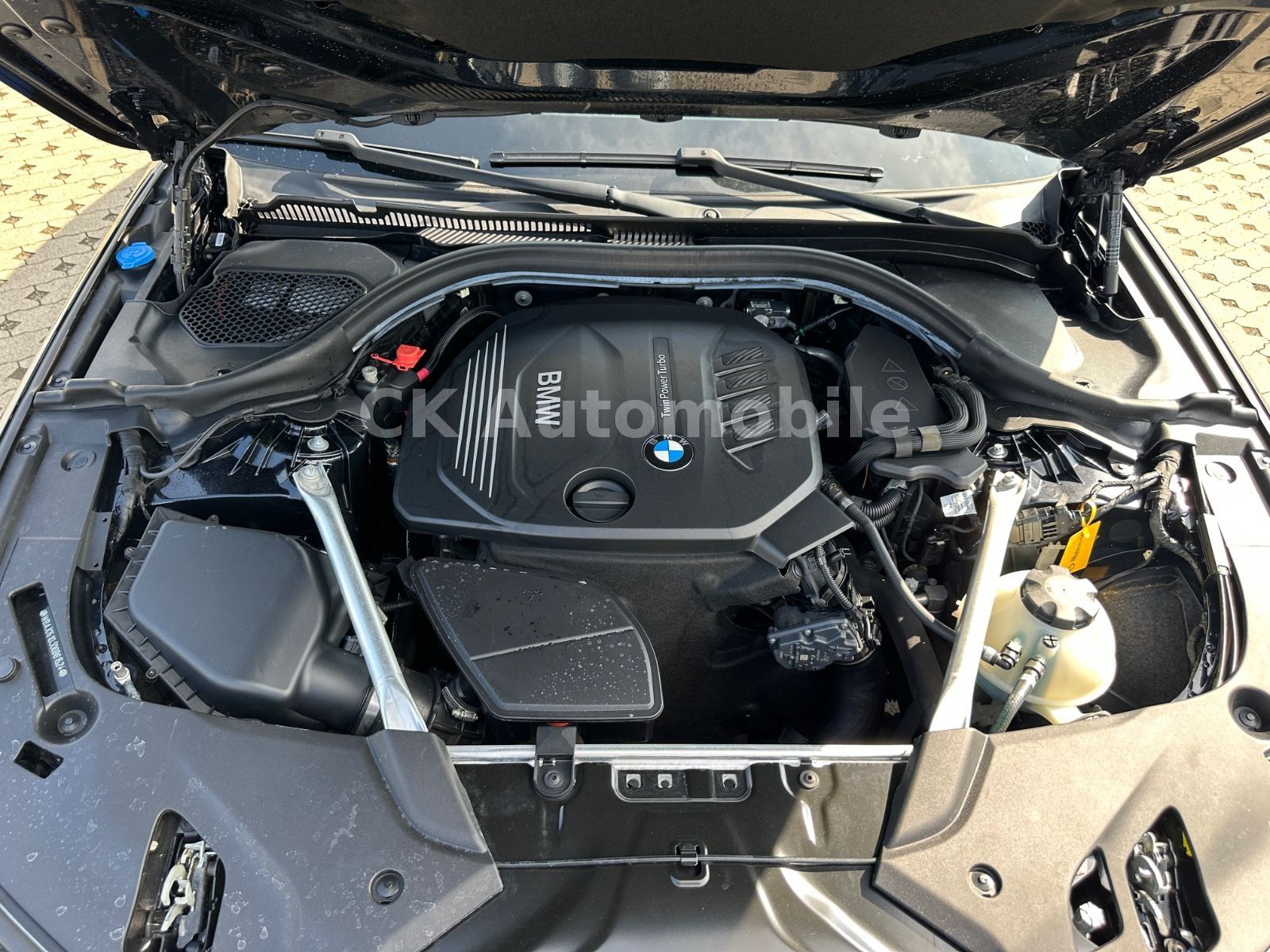 Fahrzeugabbildung BMW 520d xDrive Lim. M-Sport/Navi/Head-Up/LED
