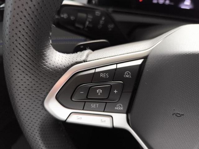 Fahrzeugabbildung Volkswagen Tiguan 1.5 eTSI DSG R-Line STANDHZG HD-MATRIX-LE