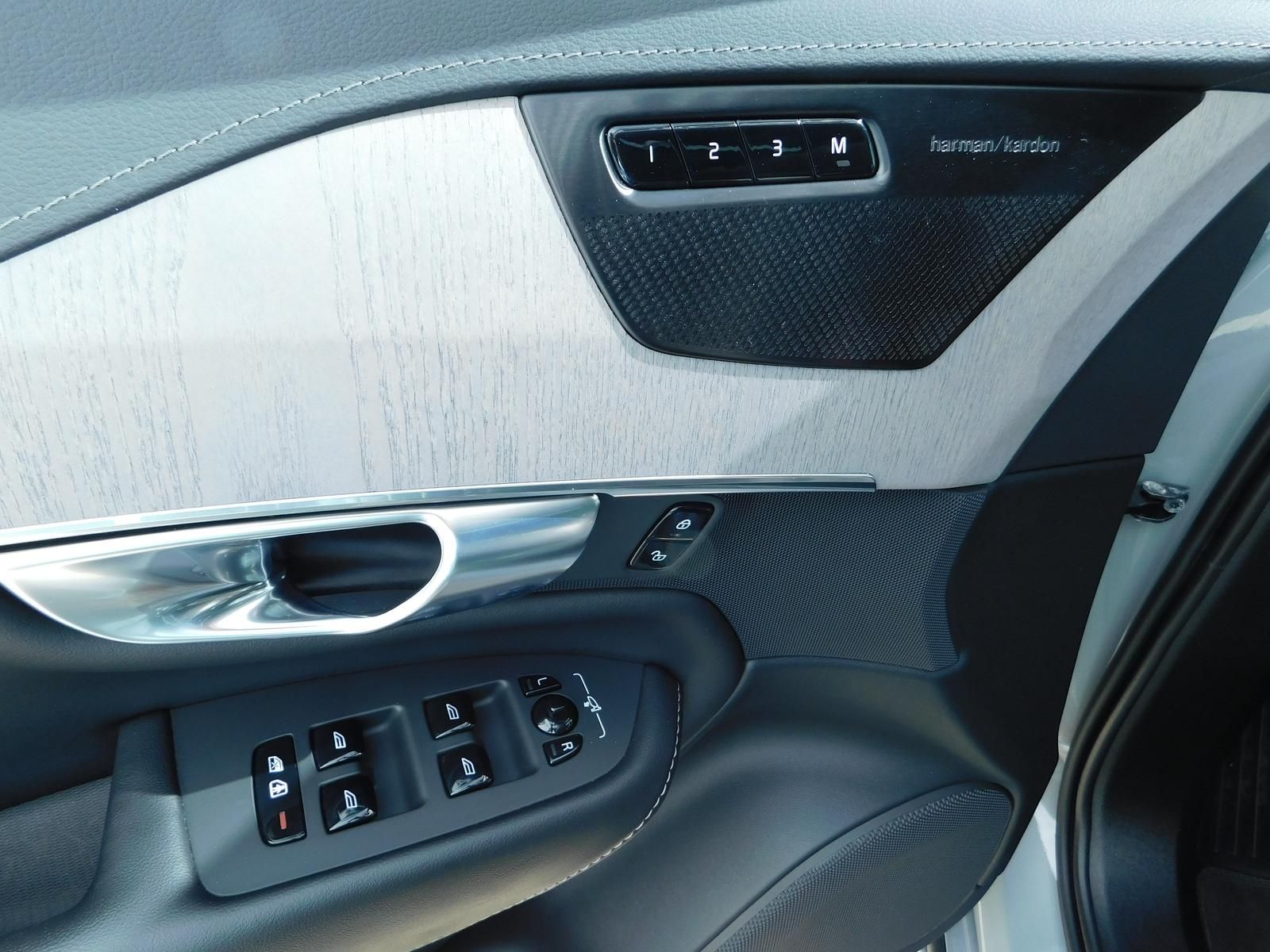Fahrzeugabbildung Volvo XC90 T8 Recharge Plus Bright