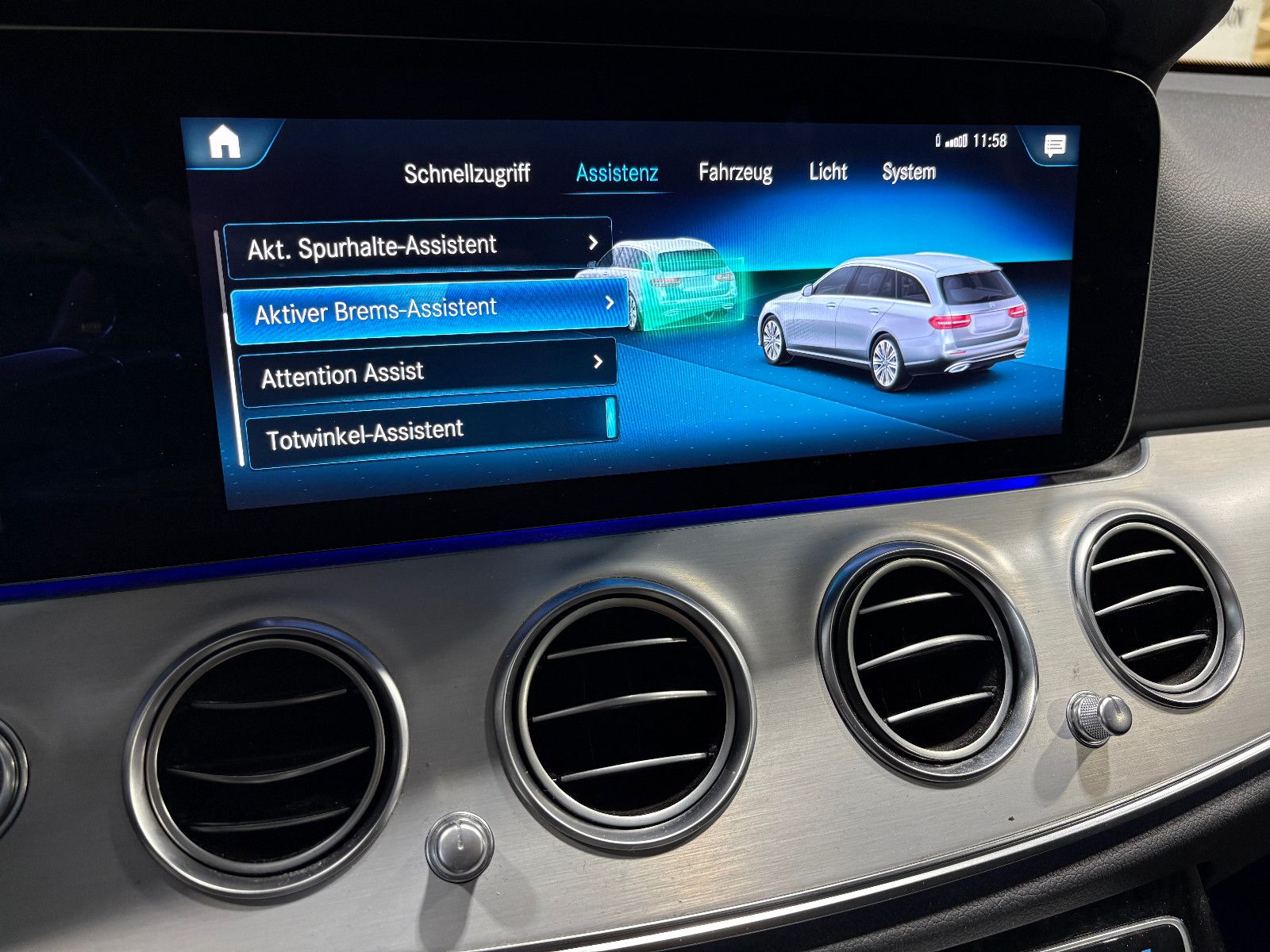 Fahrzeugabbildung Mercedes-Benz E 220 T-Modell d/NAVI/KAMERA/APPLE/AMBIENTE/ACC