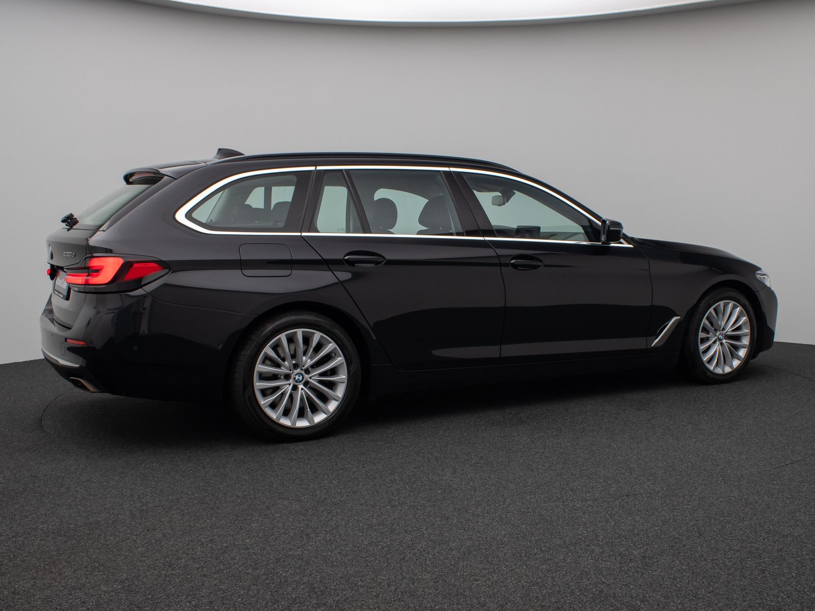 Fahrzeugabbildung BMW 530d LuxuryLine Kamera Laser HUD DAB ACC Komfort