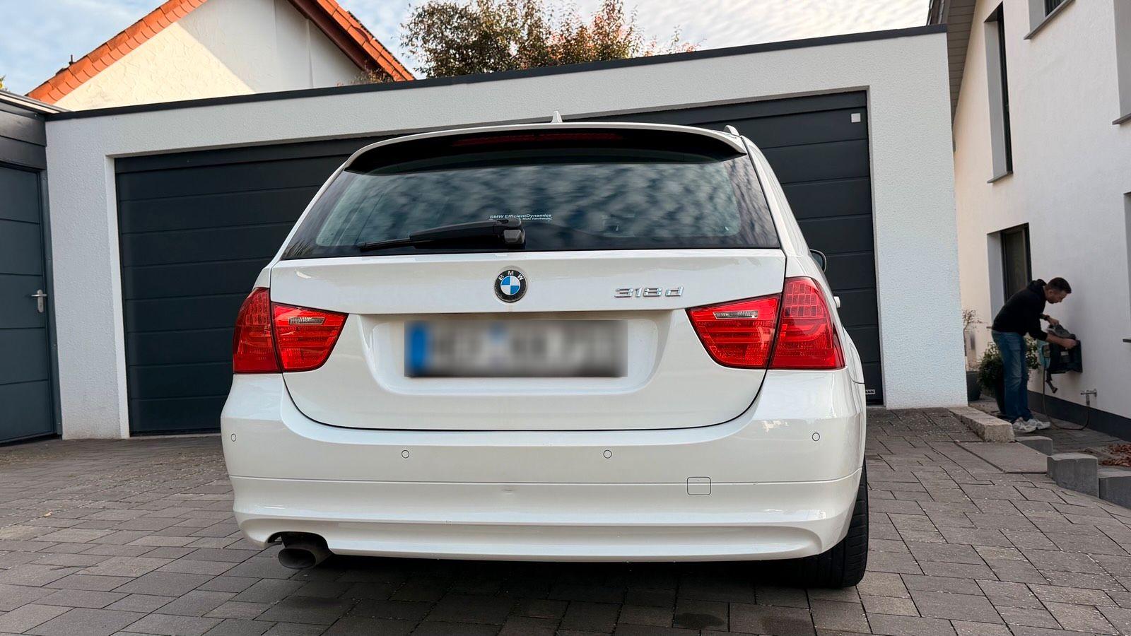 BMW 318 2011 — photo 7