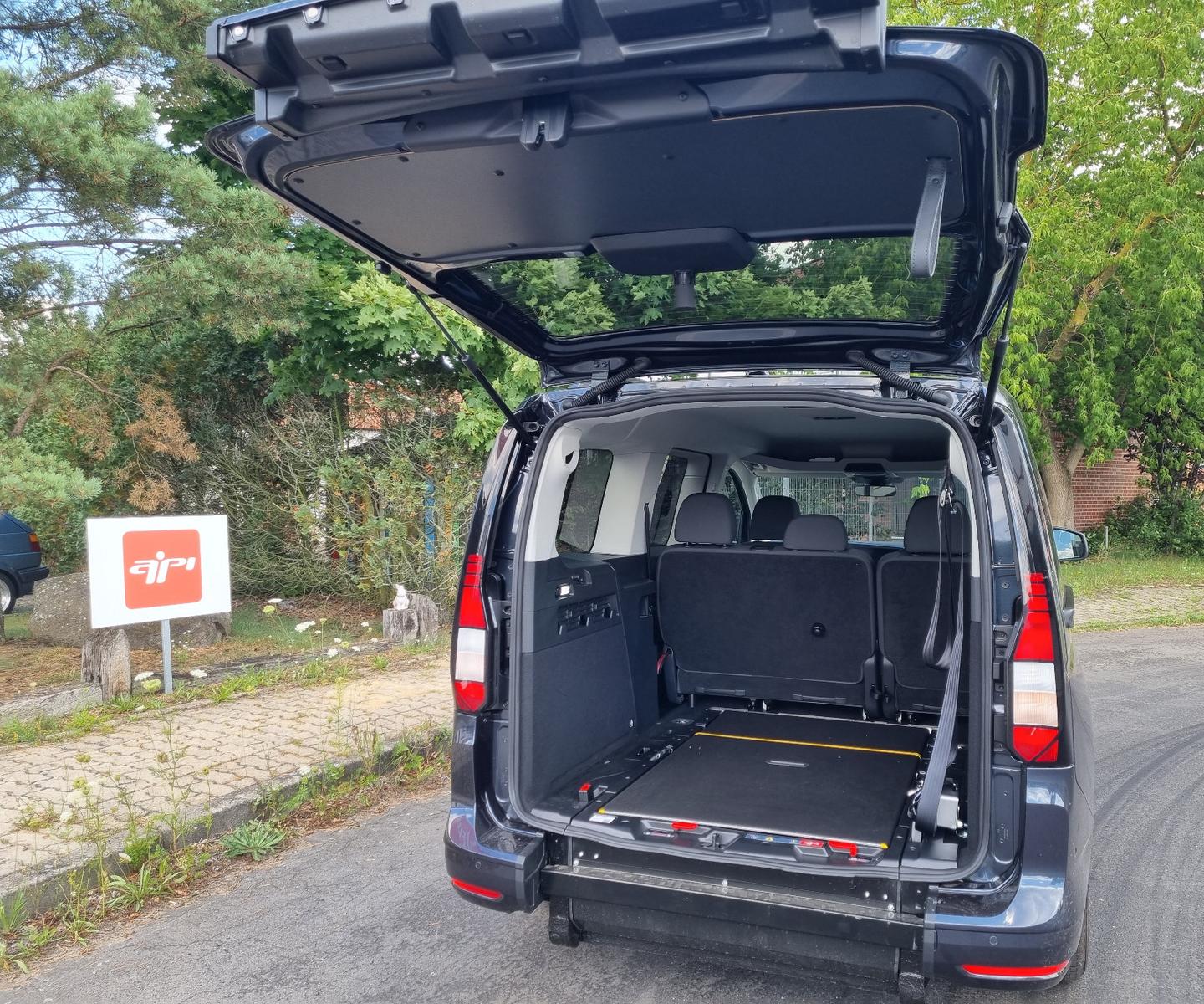Volkswagen Caddy Maxi Rollstuhlgerecht mit XL- Umbau