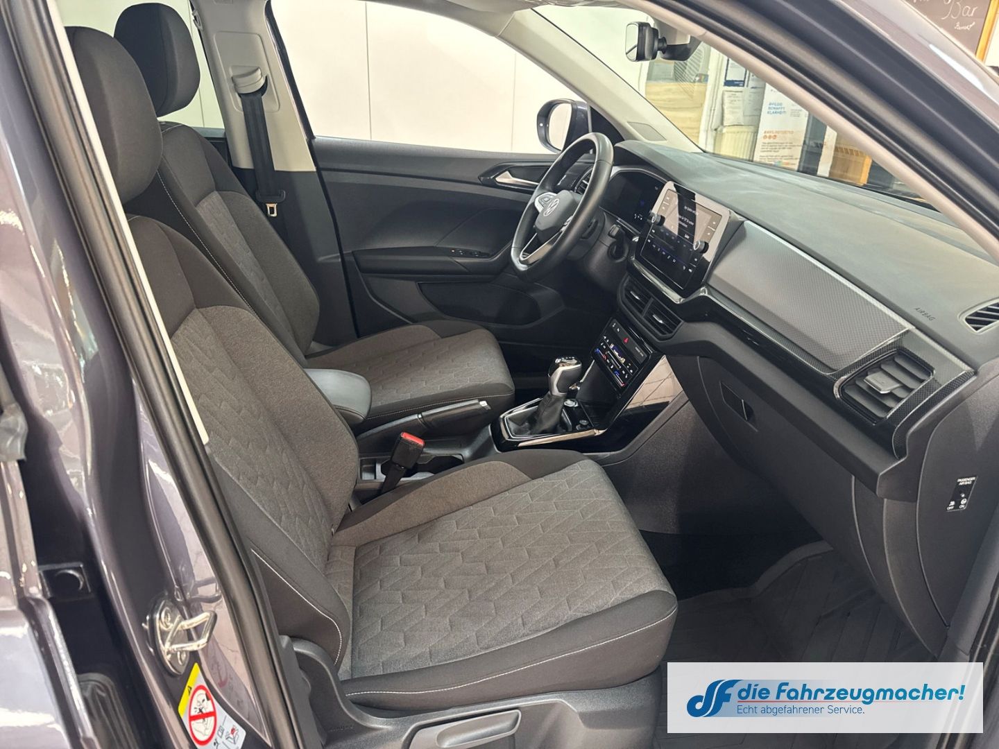 Fahrzeugabbildung Volkswagen T-Cross 1.0 TSI 85 kW Life Digitales Cockpit LED
