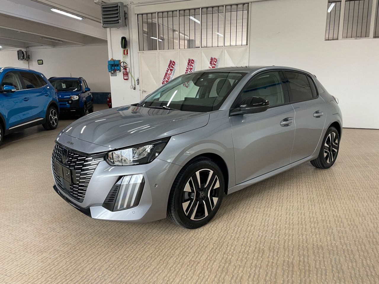 Peugeot 208 PureTech 100cv 5 porte Allure 2025 imagem 2