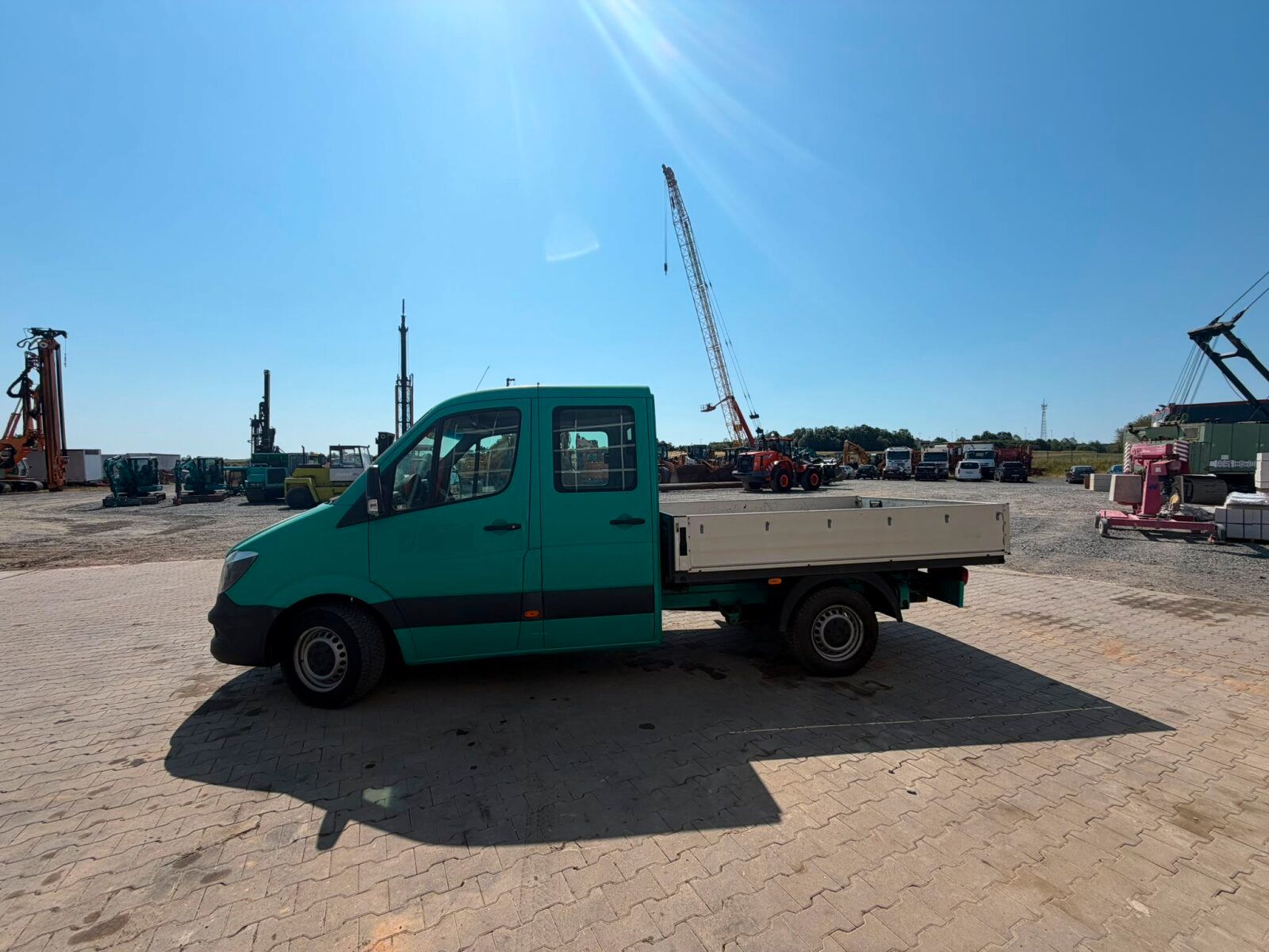 Fahrzeugabbildung Mercedes-Benz Sprinter 316 CDI Pritsche DoKa 6 Sitze