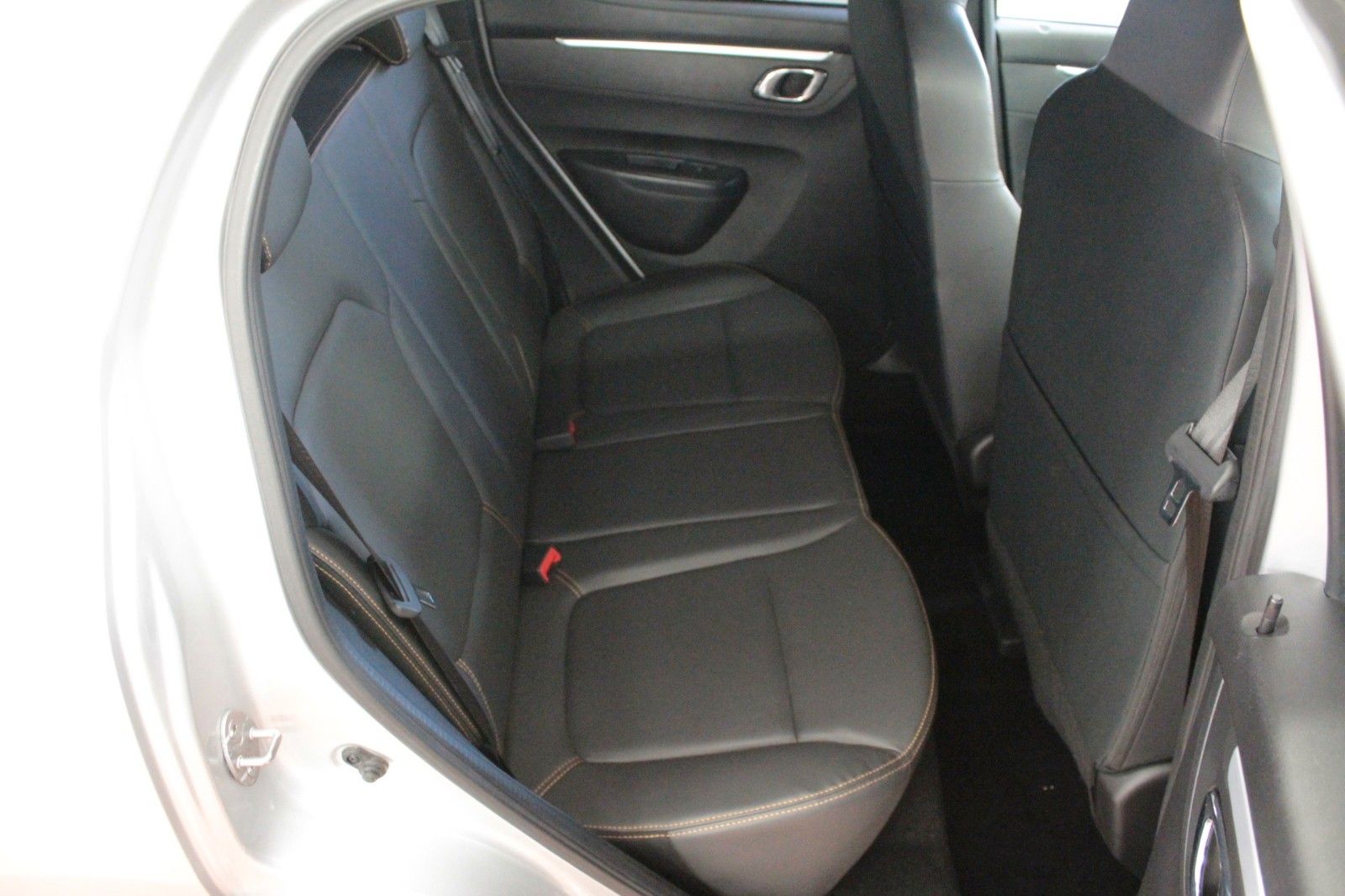 Fahrzeugabbildung Dacia Spring 45 Electric Comfort *Look Paket