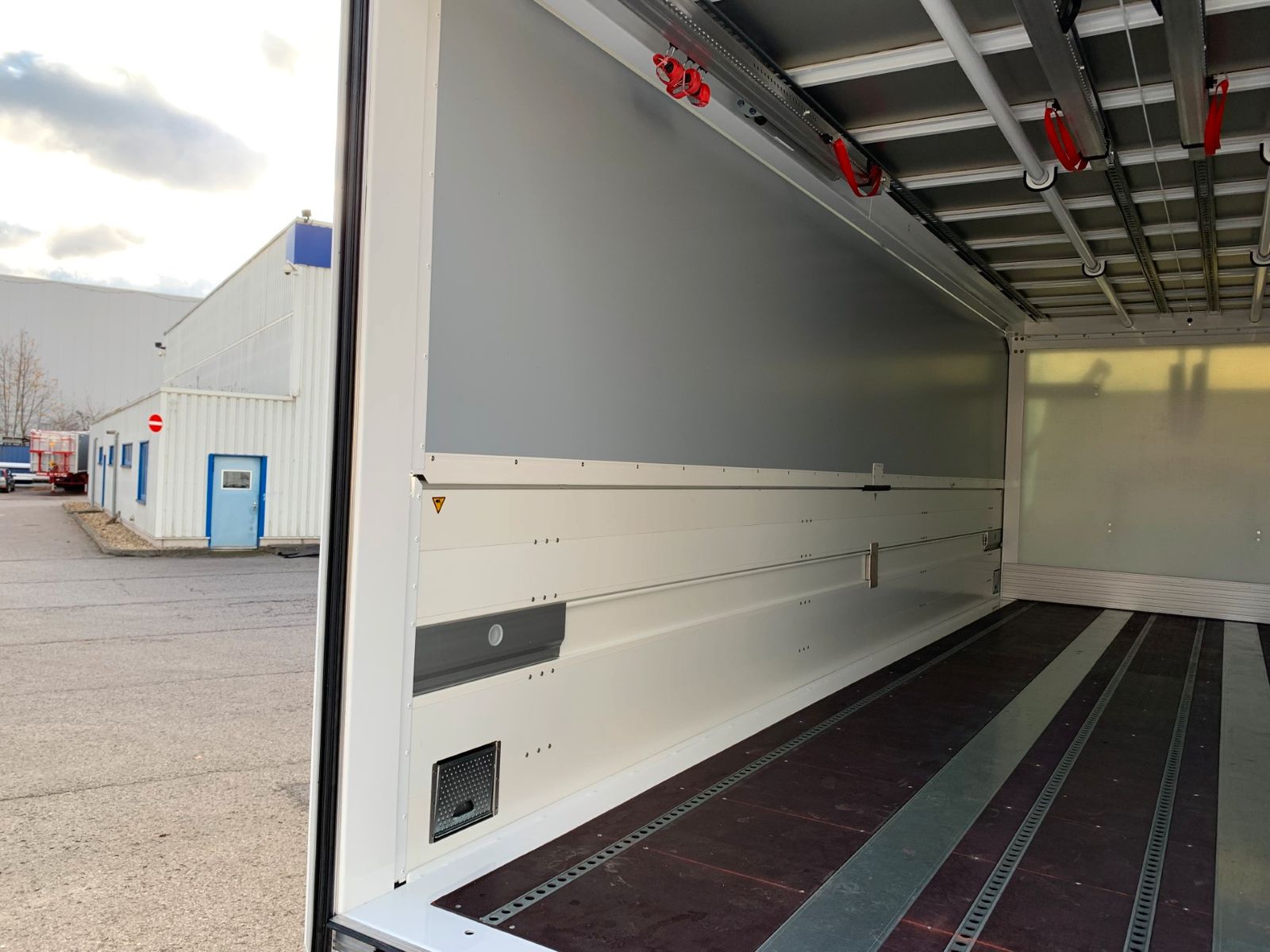 Fahrzeugabbildung DAF FA XD 370 zikun Swing-Board-Aufbau