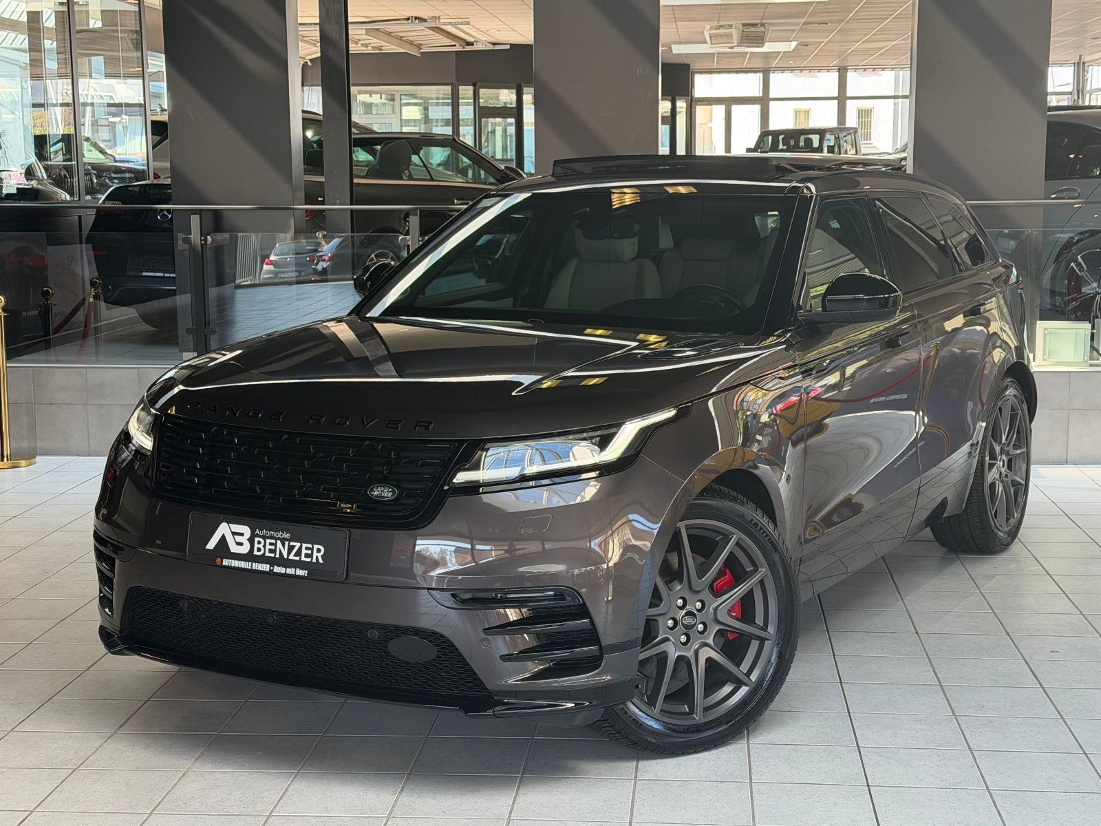 Fahrzeugabbildung Land Rover Range Rover Velar D300/R-DYNAMIC/MERIDIAN/PANO