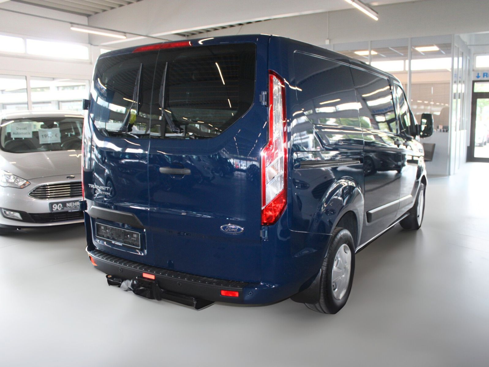 Fahrzeugabbildung Ford Transit Custom TREND L1 Kasten AHK Regale KLIMA