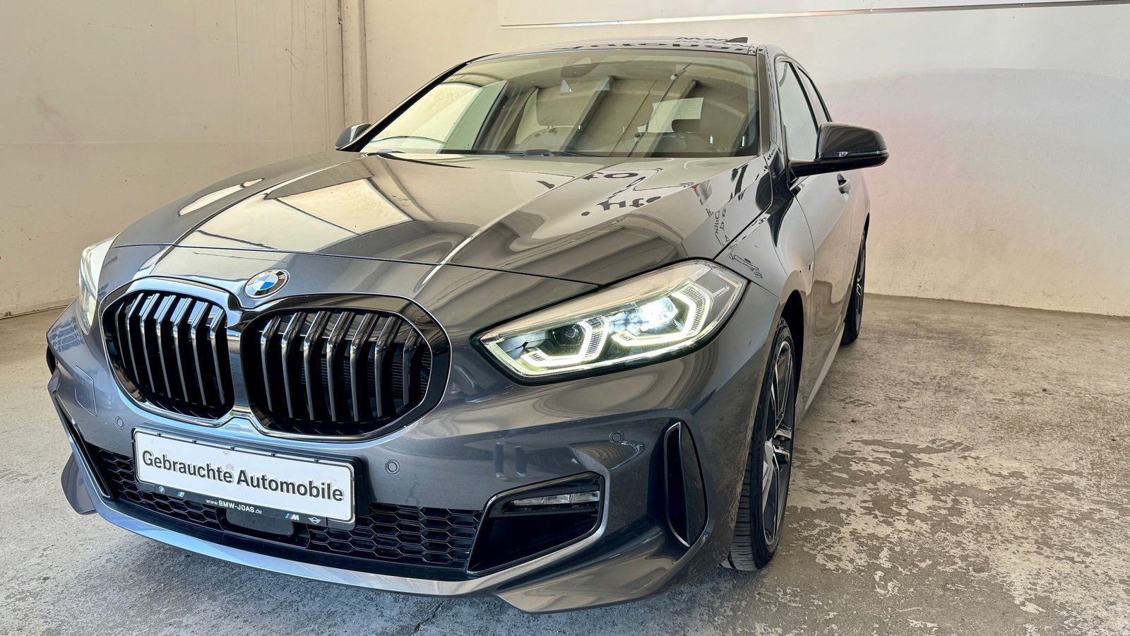 Fahrzeugabbildung BMW 118i M-Sportpaket | 18" LMR | Panodach | Lenkr.h