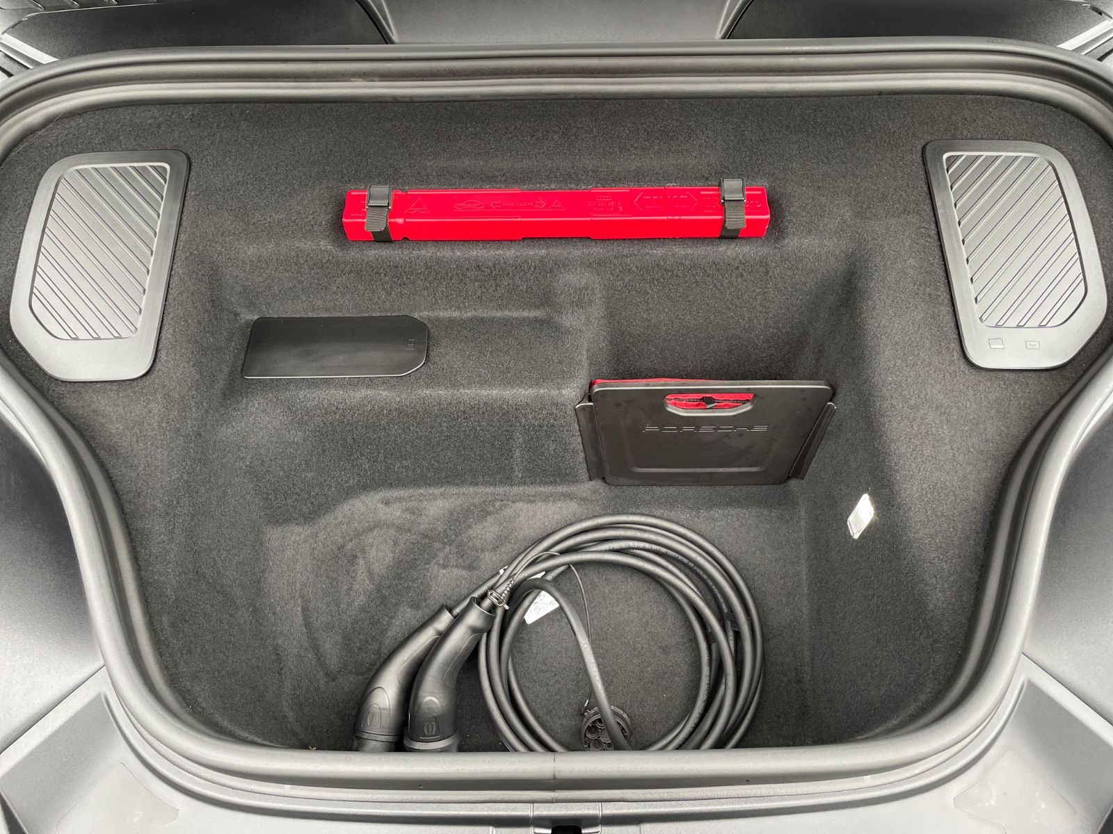 Fahrzeugabbildung Porsche Macan 4 |ACC|22"|Pano|3.Disp|SportChrono|PASM|