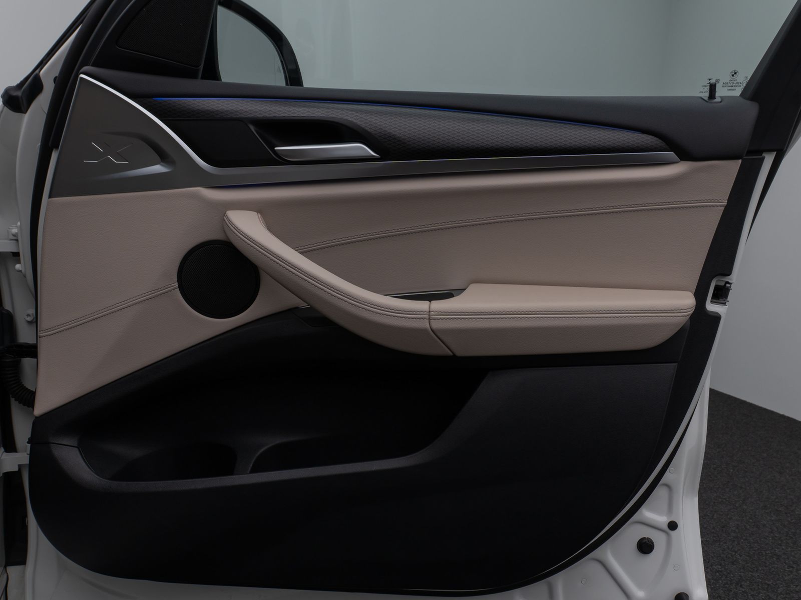 Fahrzeugabbildung BMW X3 xD30d M Sport Kamera DAB HiFi AHK Komfort 20"