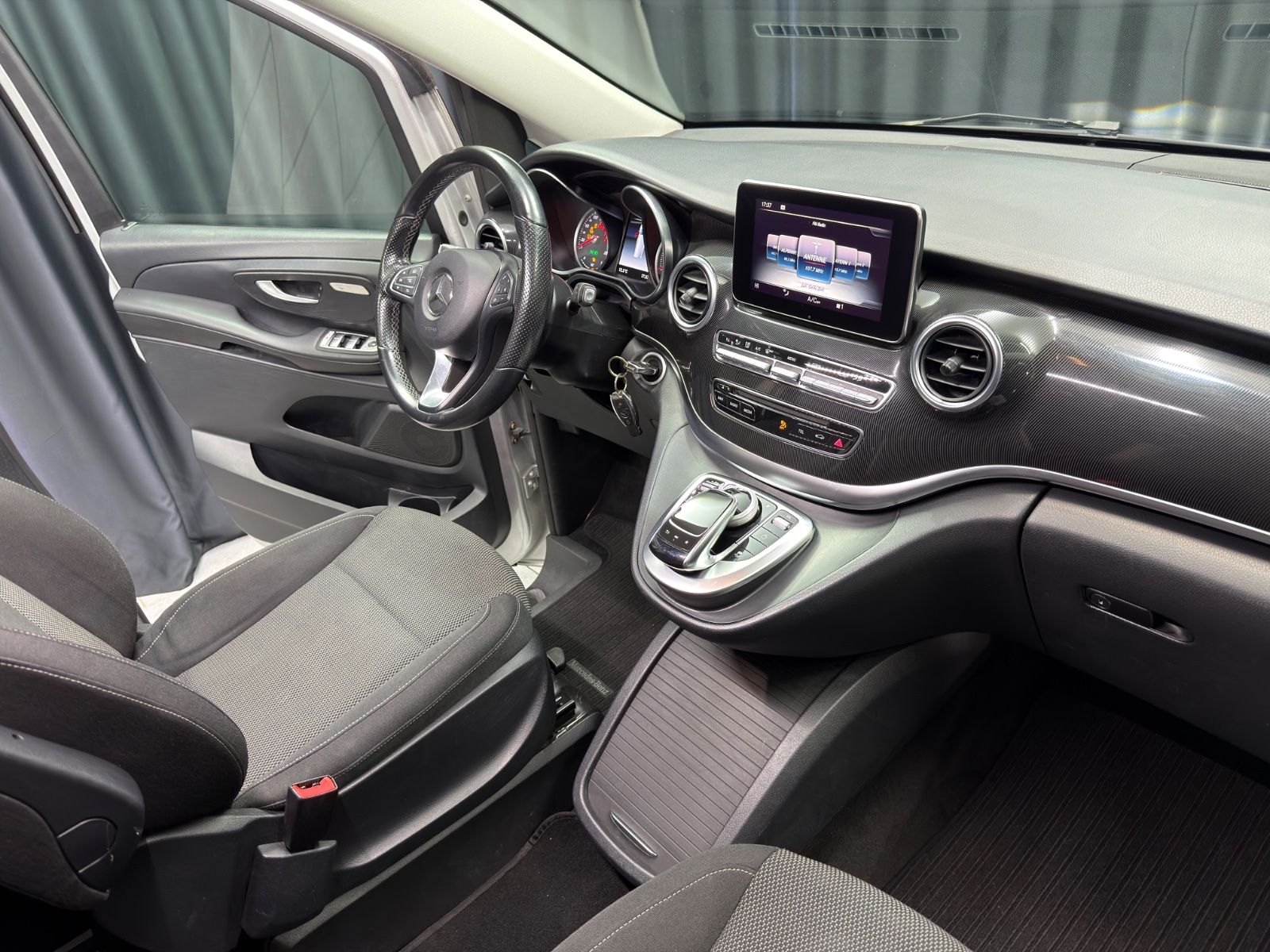 Fahrzeugabbildung Mercedes-Benz V 220 d EDITION 4MATIC lang |ACC|RF-KAMERA|NAVI|