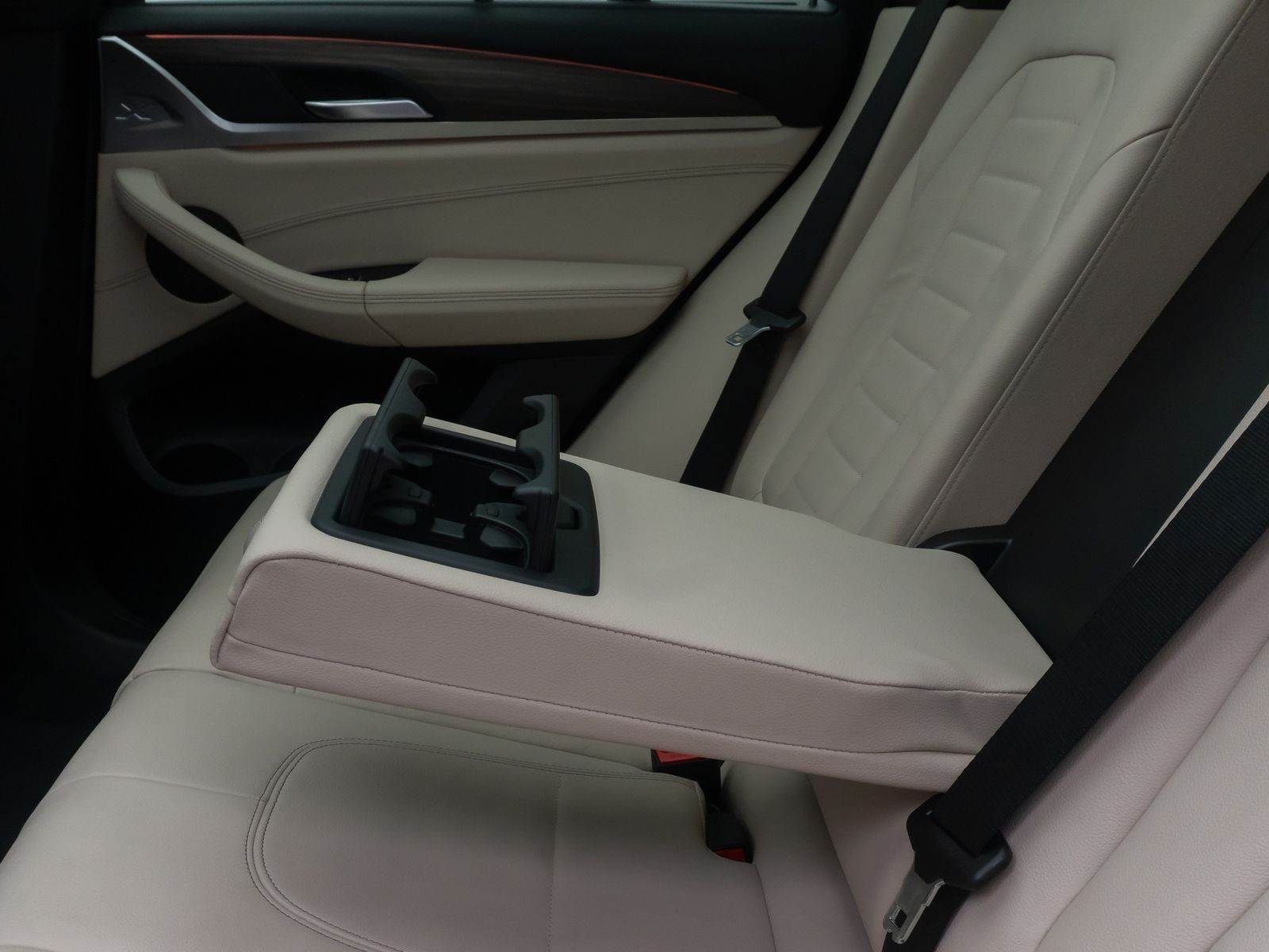 Fahrzeugabbildung BMW X3 xD20d M Sport Kamera Panorama HUD DAB HiFi