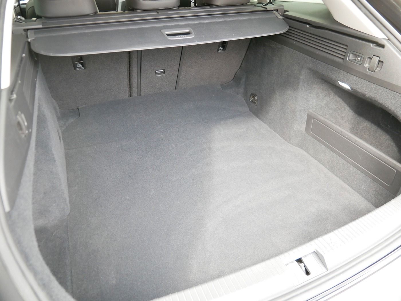Fahrzeugabbildung Volkswagen Arteon SB 2.0 Elegance NEU60T AHK Kamera DSG SHZ