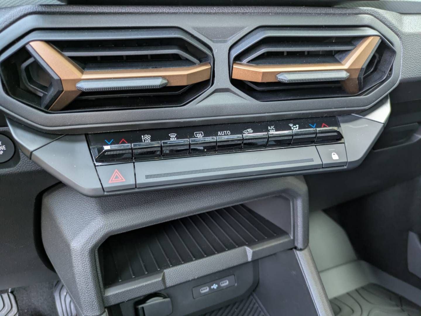 Fahrzeugabbildung Dacia Bigster Extreme TCe 140