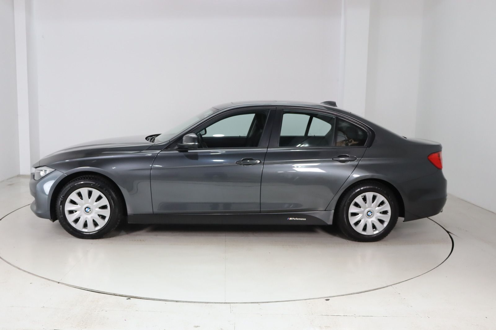 Fahrzeugabbildung BMW 320 i * AHK * Navi * SD