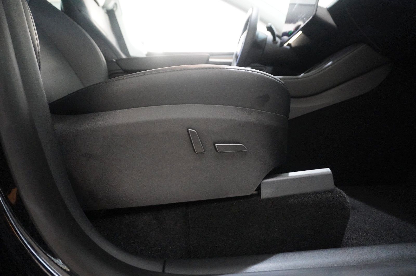 Fahrzeugabbildung Tesla Model Y PERFORMANCE DUAL-MOTOR NAVI/LED/DAB/AHK