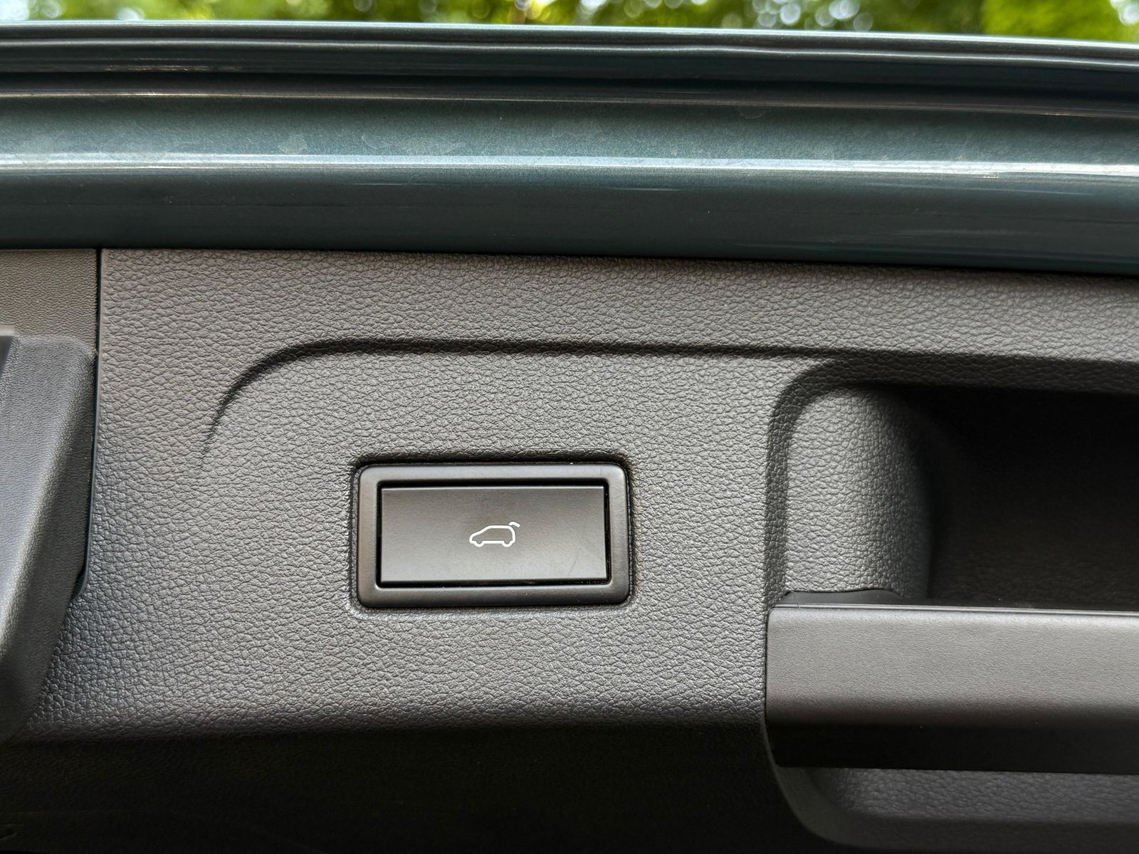 Fahrzeugabbildung Volkswagen Touran 2.0 TDI DSG IQ.DRIVE LED+ACC+NAV+SHZ+DAB
