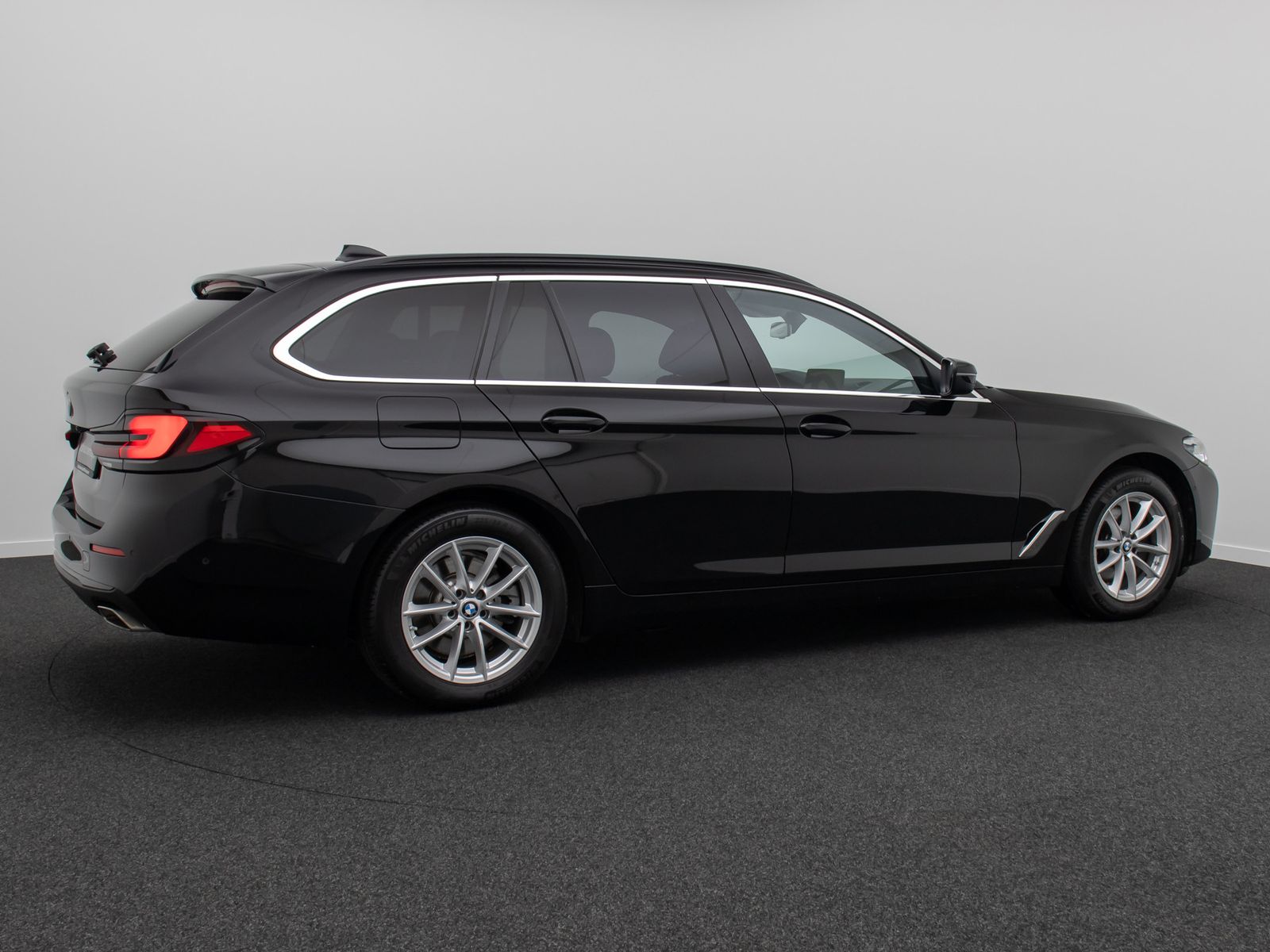 Fahrzeugabbildung BMW 520d xD Alarm Kamera DAB HUD 4xKlima Leder