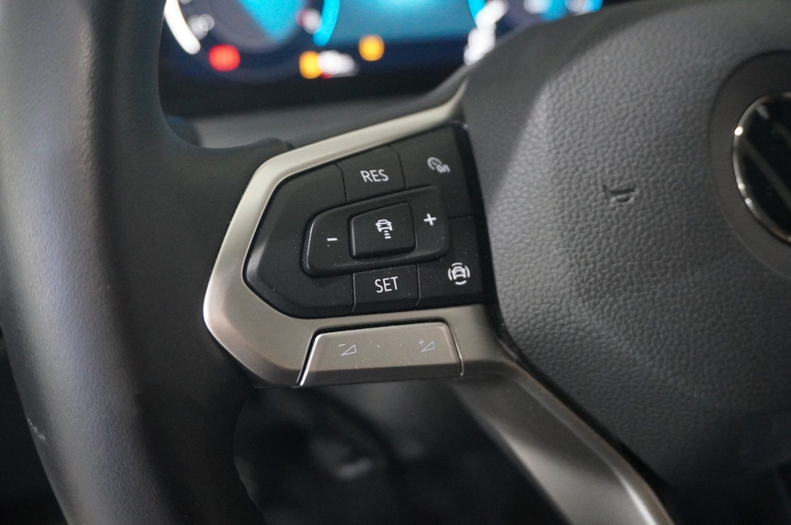 Fahrzeugabbildung Volkswagen Golf VIII Variant 1.5 TSI LIFE NAVI/LED/SHZ/VIRT
