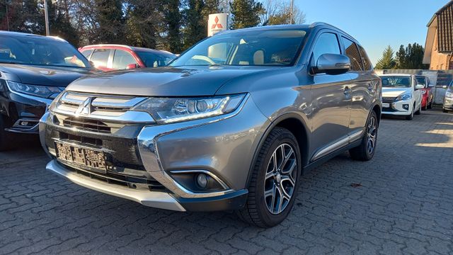 Mitsubishi Outlander Plus 2WD /Kamera/7-Sitze/