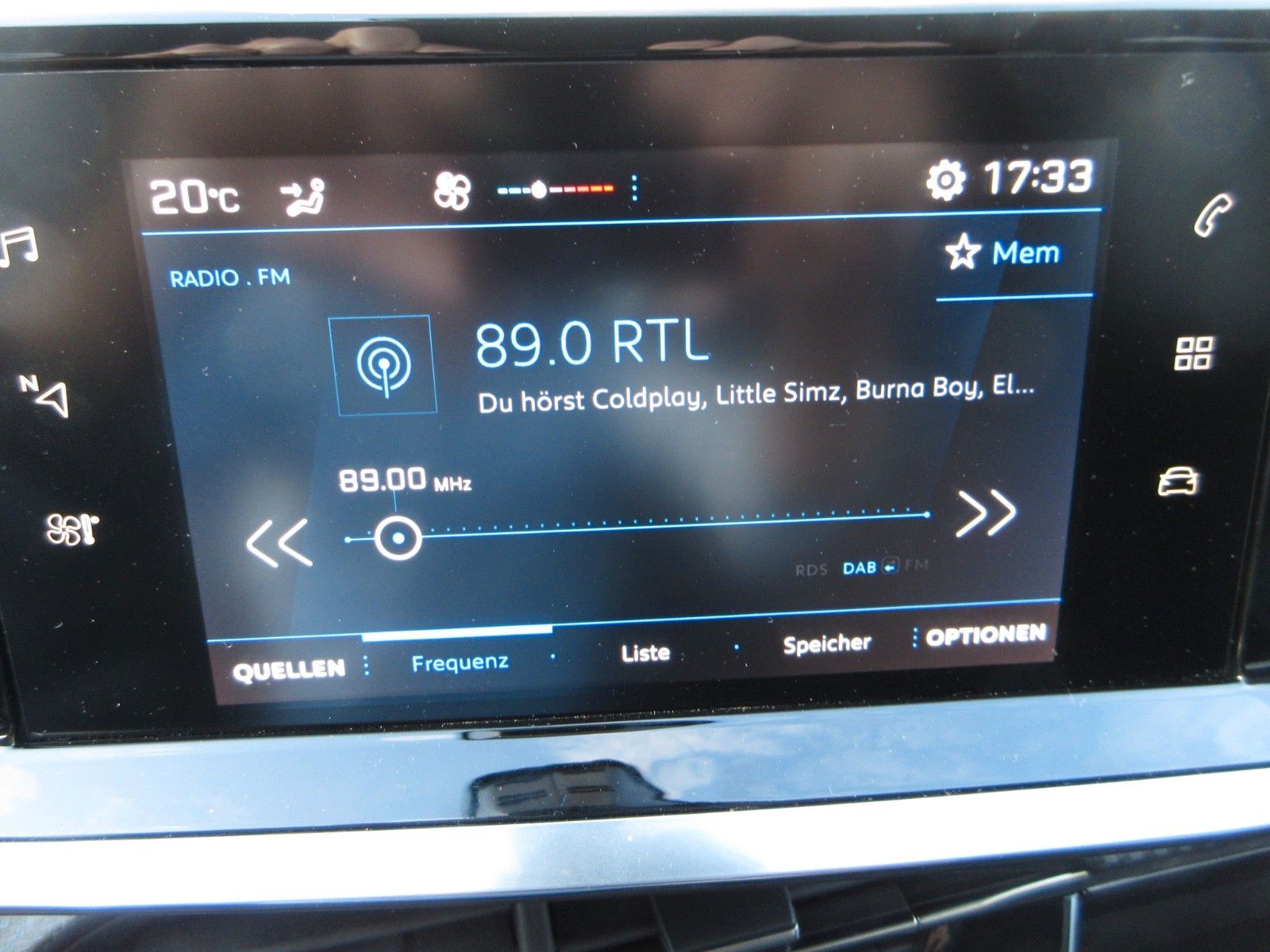 Fahrzeugabbildung Peugeot 208 Active Pack 1.2T LED/NAVI/SHZ/PDC/ALU