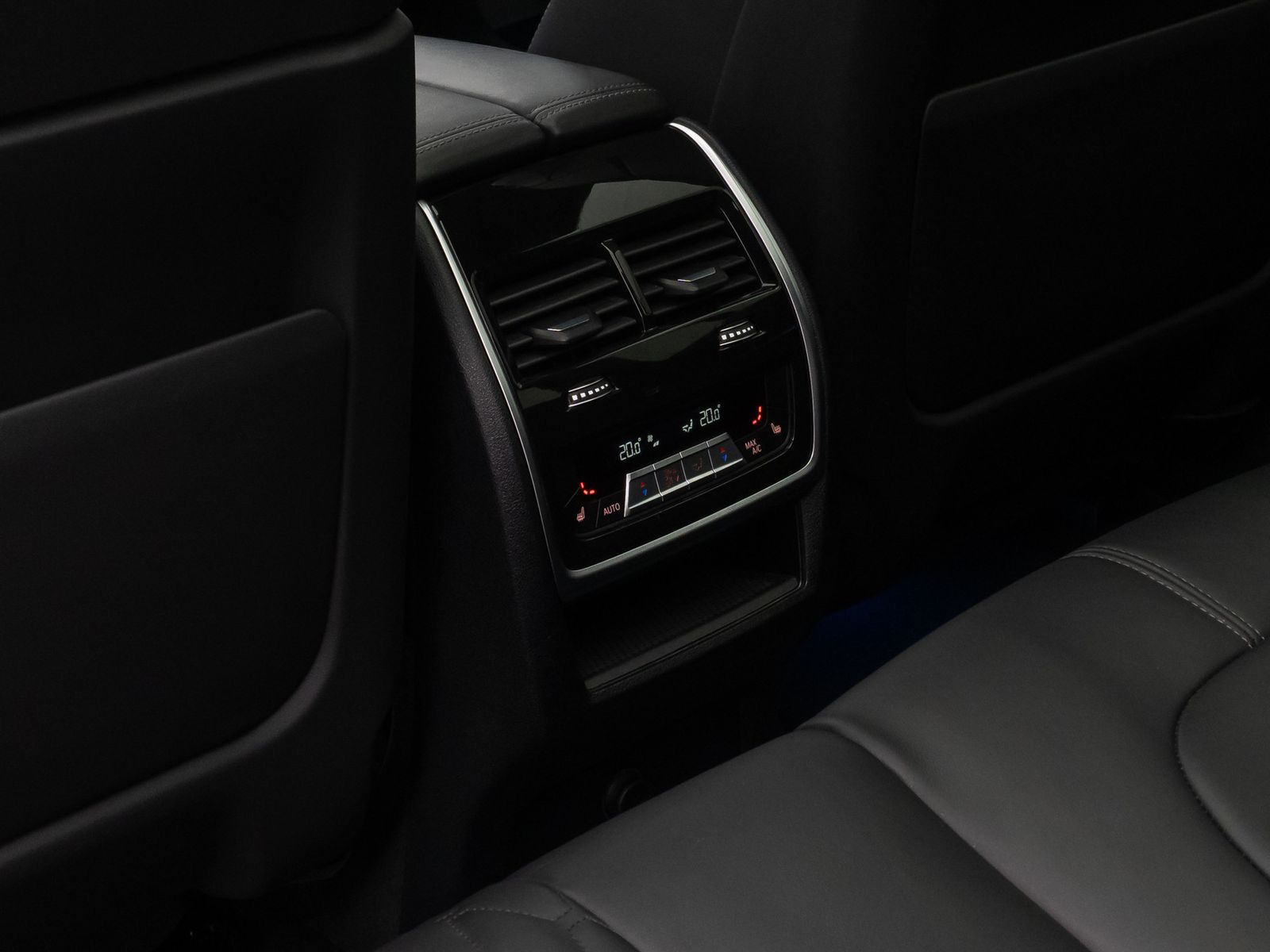 Fahrzeugabbildung BMW X5 xD45e M Sport HUD 360°Laser DAB SkyLounge H/K