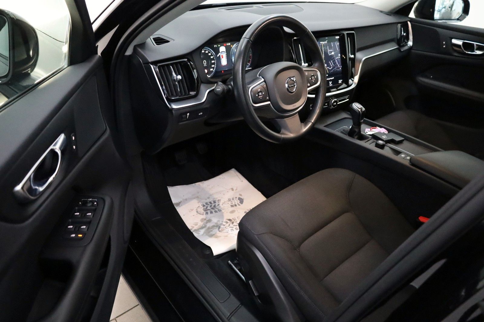 Fahrzeugabbildung Volvo V60 D3, Navi,LED,PDC v.h.,Carplay,ACC