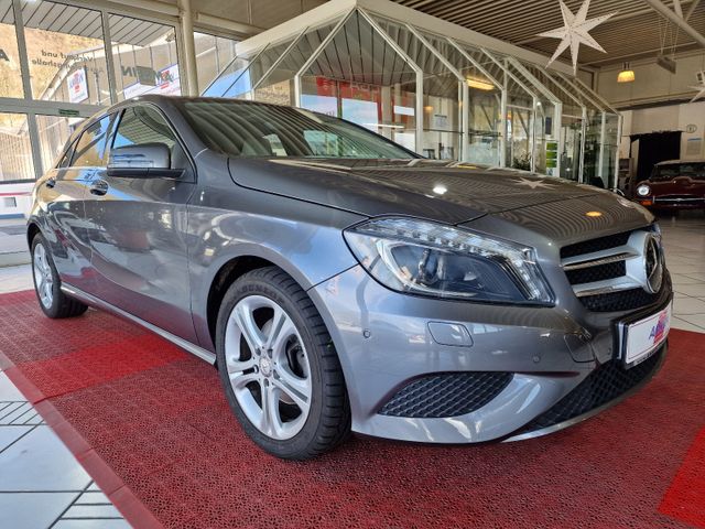 Mercedes-Benz A 200 BlueEfficiency+BI XENON+PDC+SHZ+TEILLEDER+