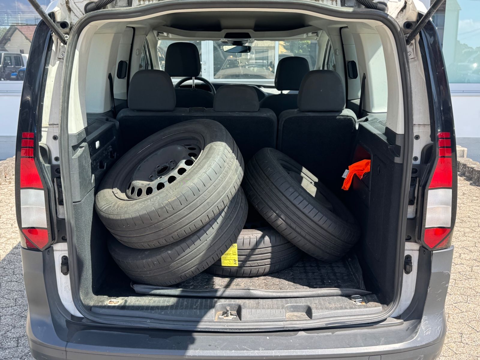 Fahrzeugabbildung Volkswagen Caddy BLUETOOTH/AUTO-HOLD/ACC/TEMPOMAT/