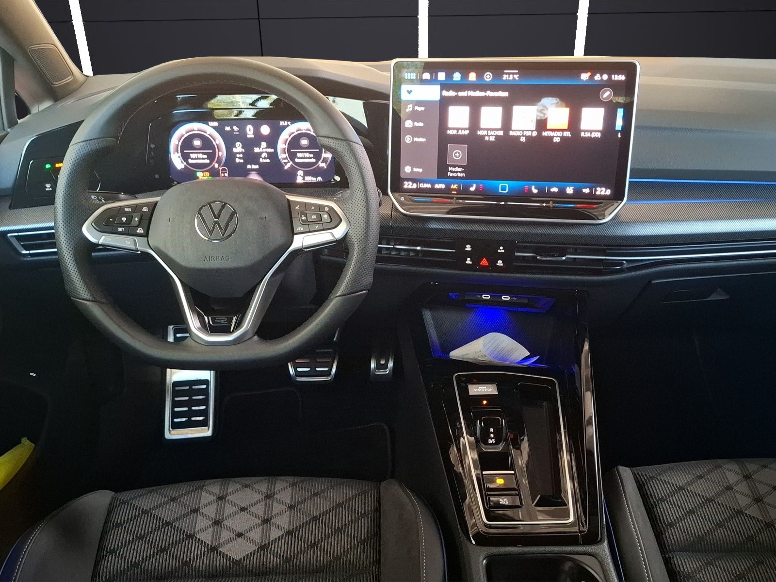 Fahrzeugabbildung Volkswagen Golf VIII Variant eTSI R-Line DSG LED Navi AID A