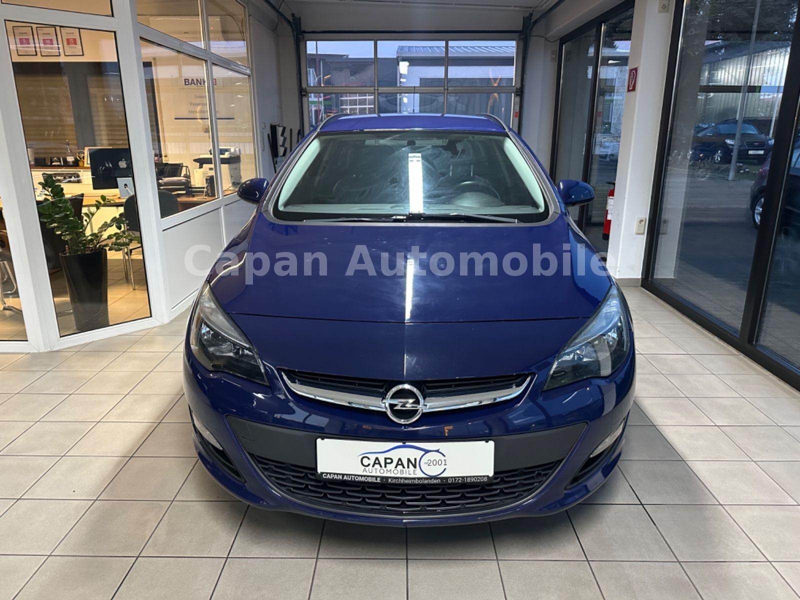 Opel Astra 2015 — rear view