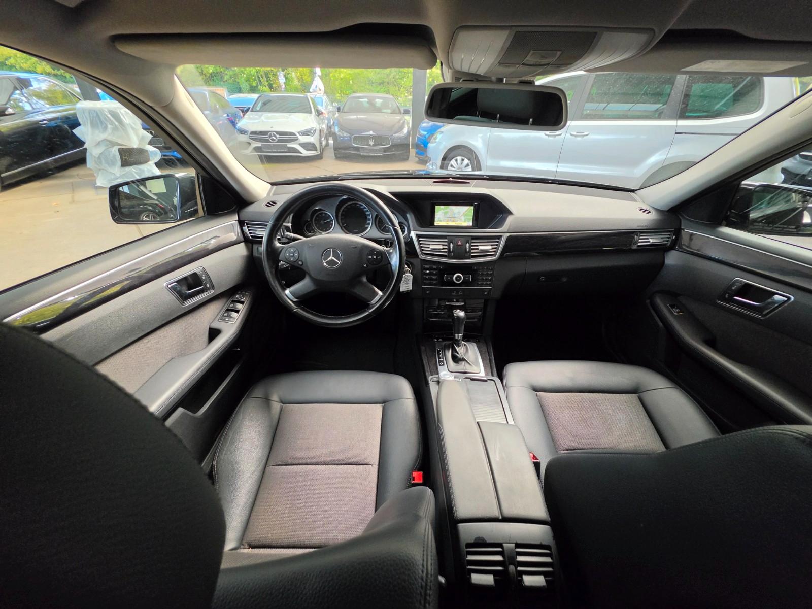 Mercedes-Benz E200 2011 — photo 28
