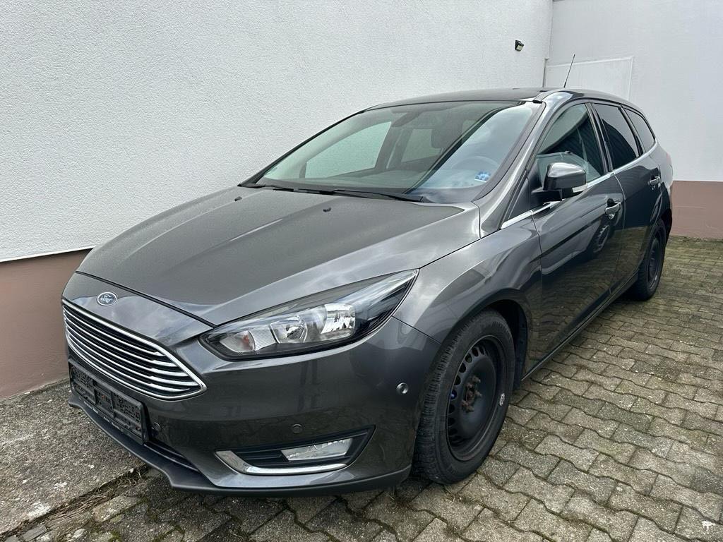 Ford Focus 2015 — rear view