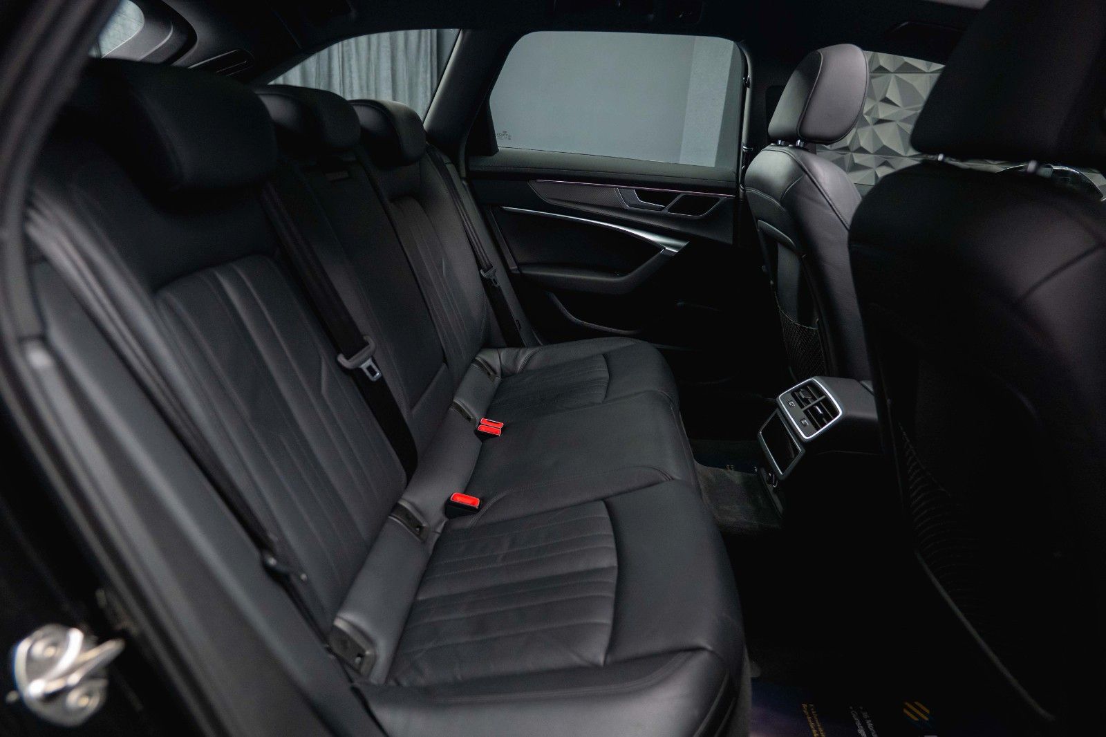 Fahrzeugabbildung Audi A6 Avant 45 TDI quattro Sport design *Pano*ACC*