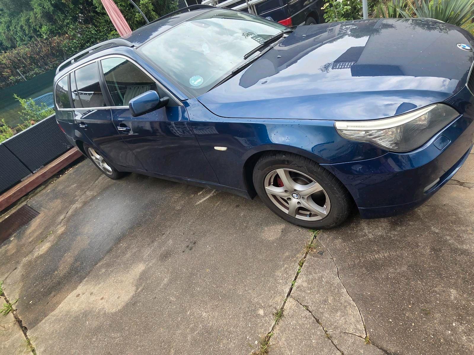 BMW 520 2009 — салон