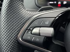 SKODA Karoq Sportline CANTON 4xSHZ AHK 5Jahre Garantie